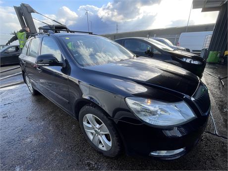 2013 SKODA OCTAVIA ELEGANCE TDI BLACK