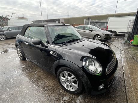 2013 MINI ONE BLACK