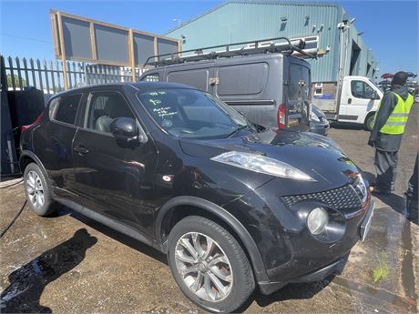 NISSAN JUKE TEKNA BLACK