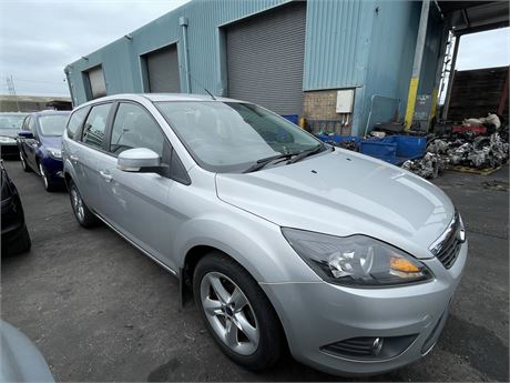 2010 FORD FOCUS ZETEC SILVER