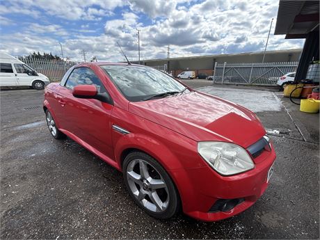 2006 VAUXHALL TIGRA EXCLUSIV RED