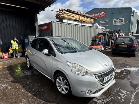 2015 PEUGEOT 208 STYLE PURETECH VTI 82 SILVER