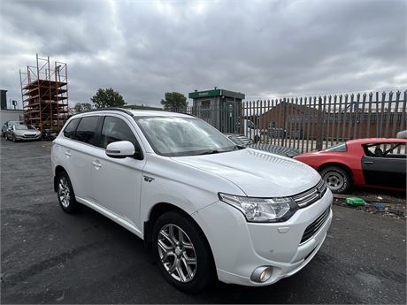 2014 MITSUBISHI OUTLANDER GX 4H PHEV AUTO WHITE