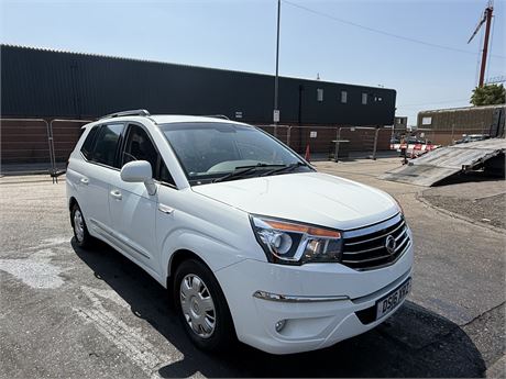 2016 SSANGYONG RODIUS TURISMO SE TD 178 WHITE