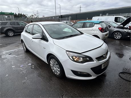 2013 VAUXHALL ASTRA EXCLUSIV CDTI 95 ECOFLEX S/S WHITE