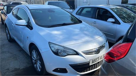 2013 VAUXHALL ASTRA GTC SRI TURBO 1.65 180 WHITE