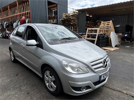 2011 MERCEDES-BENZ B160 SE CVT AUTOTRONIC SILVER
