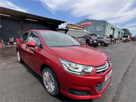 2015 CITROEN C4 FEEL PURETECH 110 RED