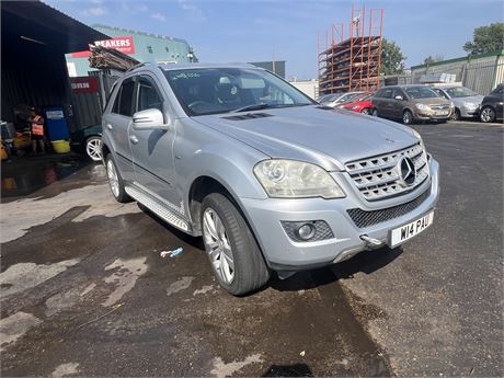 2010 MERCEDES-BENZ ML300 SPORT CDI BLUEEFFICIENCY TIP AUTO SILVER