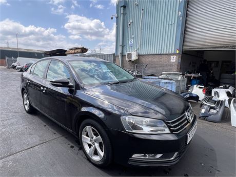 2013 VOLKSWAGEN PASSAT S BLUEMOTION TECH TDI 105 S/S BLACK