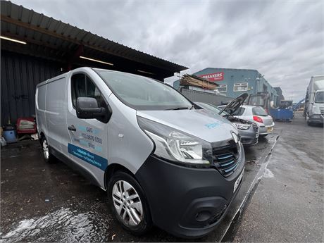 2015 RENAULT TRAFIC SL27 SPORT DCI 115 SWB SILVER